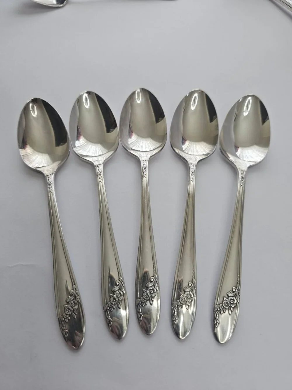 5 Oneida Queen Bess II Teaspoon 6